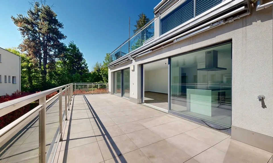 Geräumige 3.5-Zimmer-Wohnung mit großer Terrasse und idealer Lage