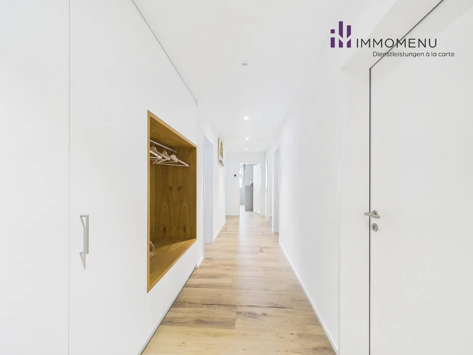 Moderne 4.5-Zimmer-Maisonettewohnung mit Süd-Garten und Bergsicht