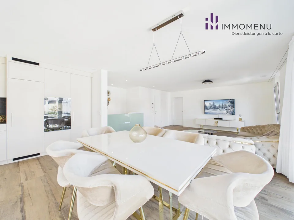 Moderne 4.5-Zimmer-Maisonettewohnung mit Süd-Garten und Bergsicht