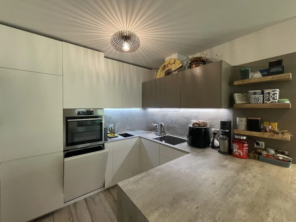 RECENT UND MODERNES 3.5-ZIMMER-WOHNUNG MIT KLEINEM GARTEN IN SORENGO