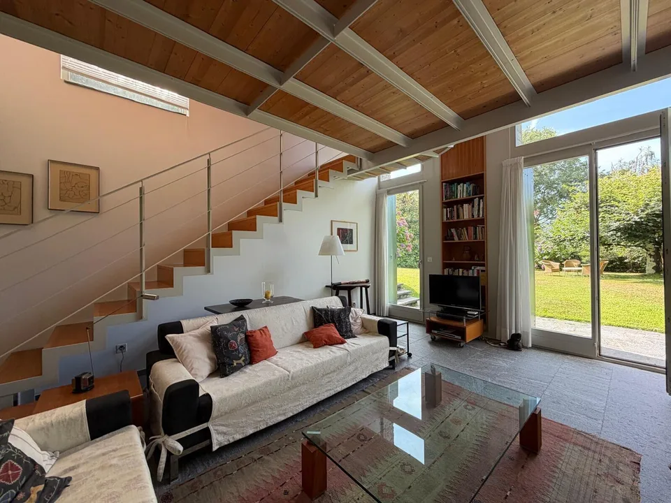 CASA TICINESE 6.5 LOCALI CON GIARDINO E PISCINA A CURIO