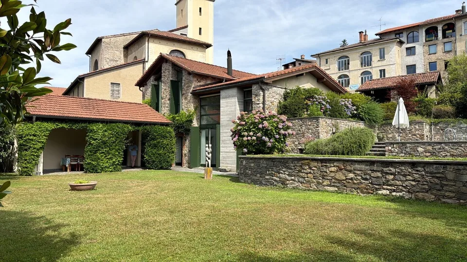 CASA TICINESE 6.5 LOCALI CON GIARDINO E PISCINA A CURIO