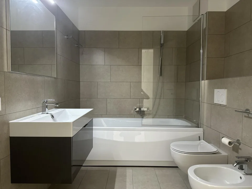 Moderne und neuwertige 2.5-Zimmer-Wohnung, MAI BEWOHNT