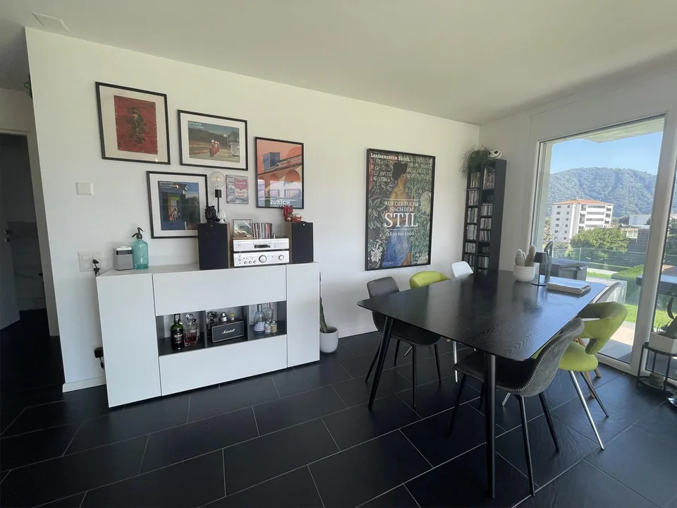 BELL' APPARTAMENTO 3.5 CON GRANDE TERRAZZA E 2 POSTEGGI