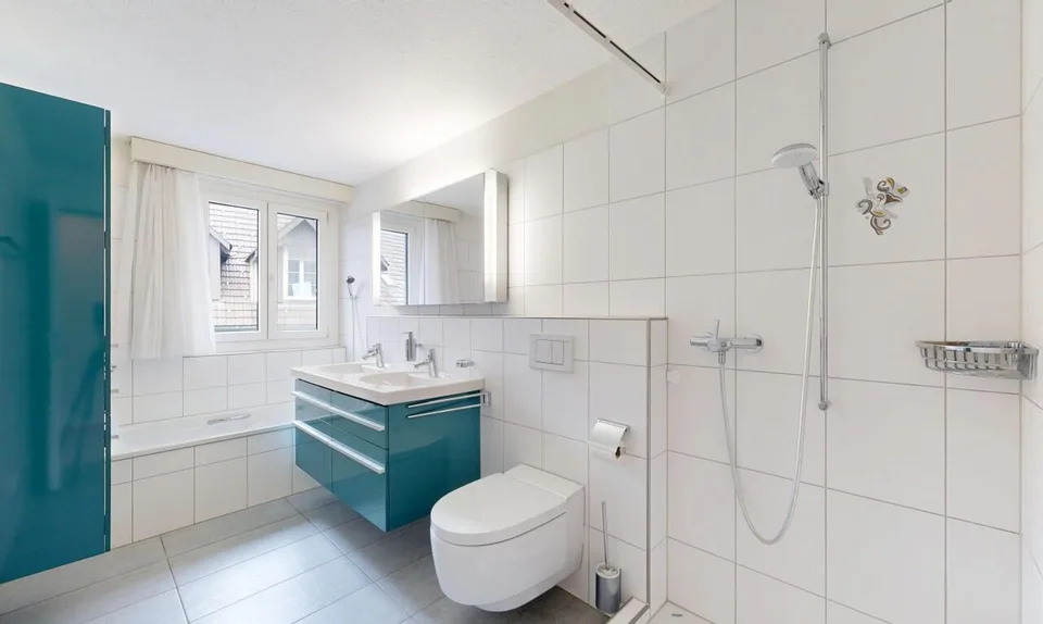 Casa bifamiliare e 835 m² di terreno edificabile – disponibili insieme o separatamente – foto 10 di 18