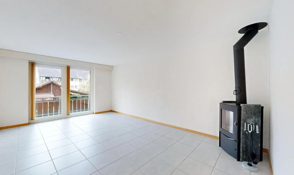 Casa di 2 famiglie ben curata con un lotto di terreno edificabile di 835 m²