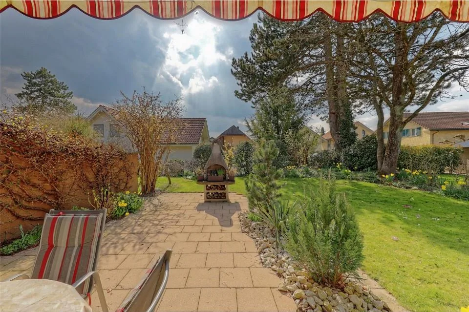 Casa a schiera di 5,5 locali con potenziale e giardino bello