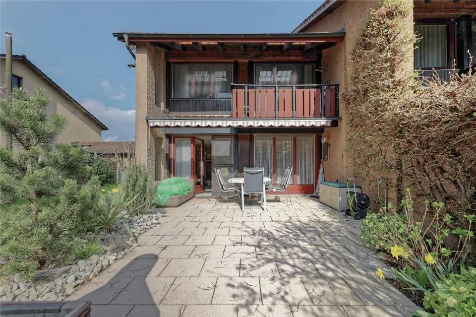 Casa a schiera di 5,5 locali con potenziale e giardino bello