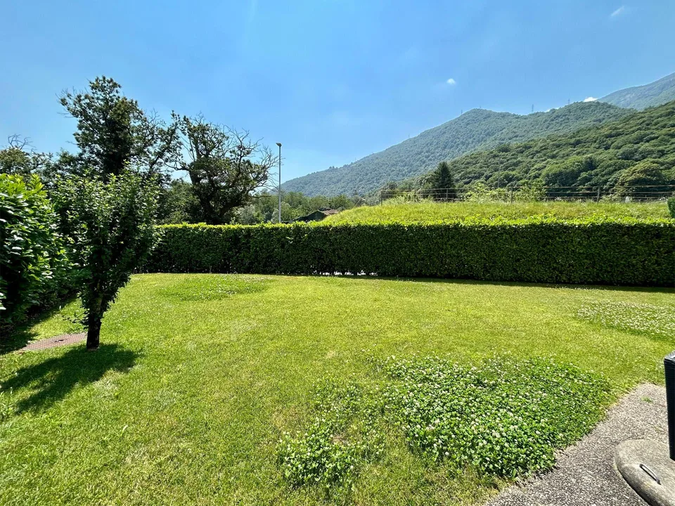 BELLISSIMA CASA DI 5.5 LOCALI CON GIARDINO A MEZZOVICO