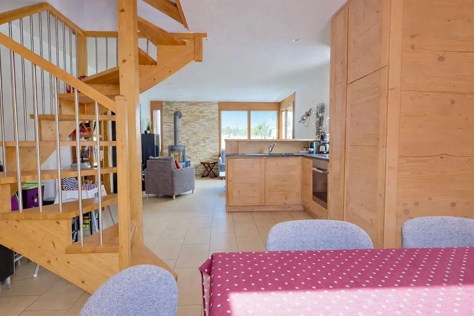 ENTIEREMENT MEUBLE AVEC DESIGN SOIGNE