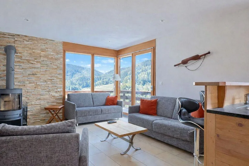 ENTIEREMENT MEUBLE AVEC DESIGN SOIGNE