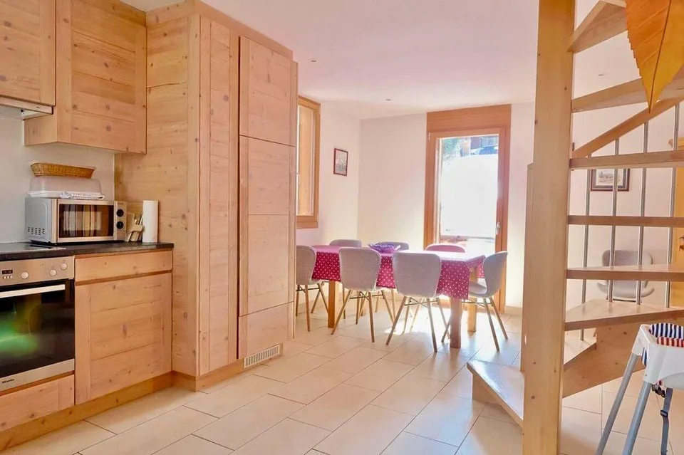 ENTIEREMENT MEUBLE AVEC DESIGN SOIGNE