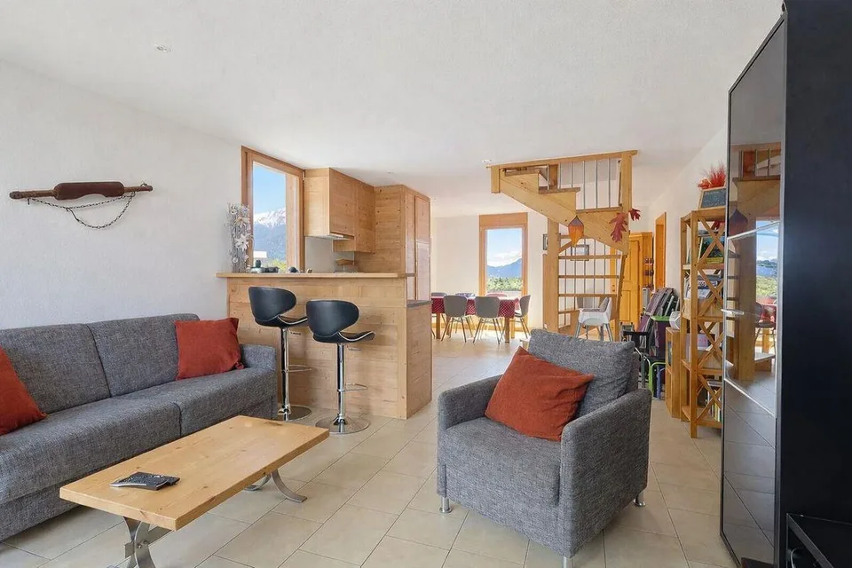 ENTIEREMENT MEUBLE AVEC DESIGN SOIGNE