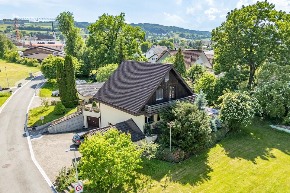 Liegenschaft mit grossem Umschwung, in Gehdistanz zum Untersee