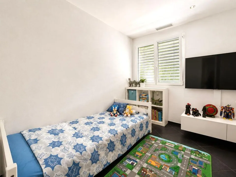 GERÄUMIGE 4 ZIMMER MIT GROSSEM BALKON