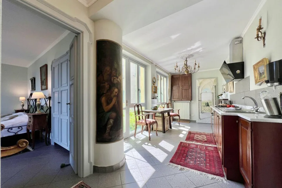 Spazioso bilocale in un palazzo ristrutturato, situato in una splendida posizione soleggiata – foto 25 di 30