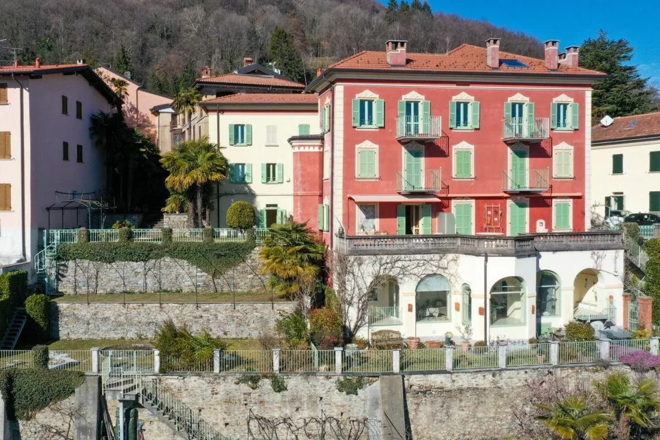 Spazioso bilocale in un palazzo ristrutturato, situato in una splendida posizione soleggiata