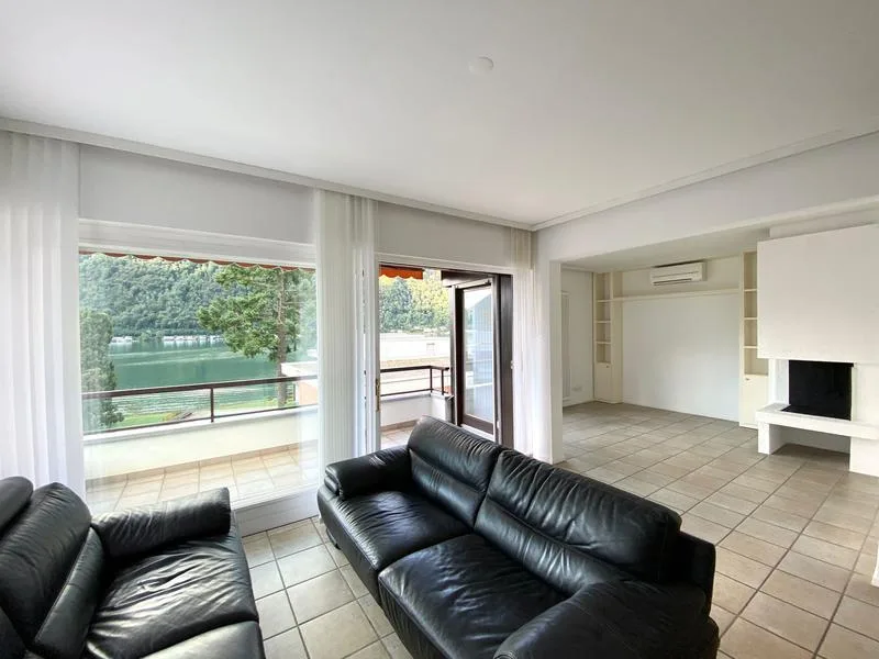 Wohnung mit 4.5 Zimmern in einer Residenz direkt am See