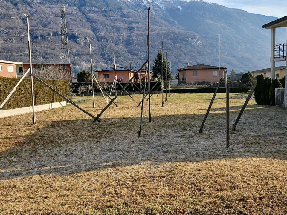 NOUVELLES MAISONS UNIFAMILIALES AVEC JARDIN ET VUE DÉGAGÉE