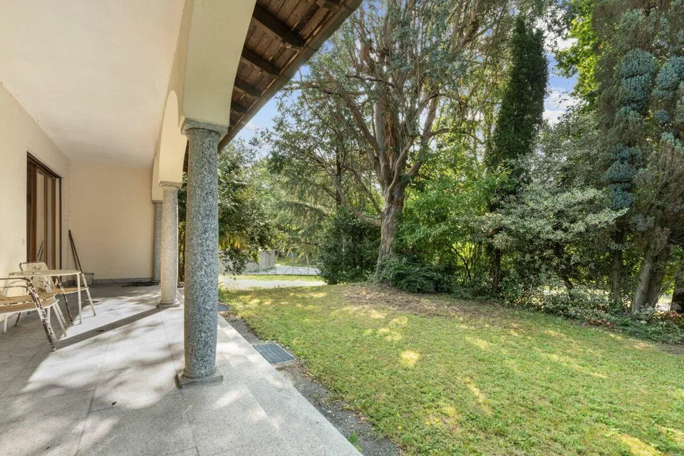 Unabhängige Villa mit großem privatem Park von 627 m2