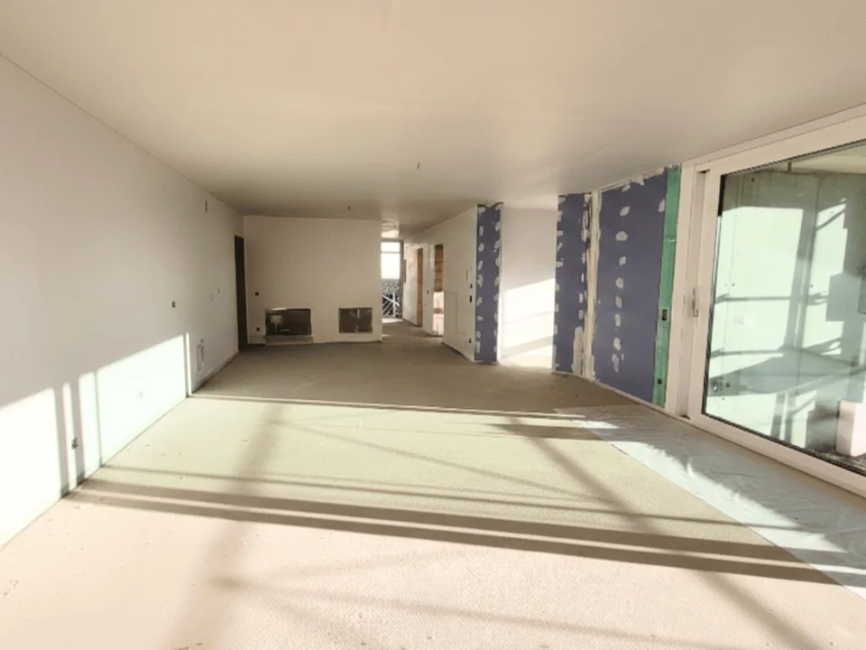 EXCLUSIVE AND SPACIOUS 4.5-ROOM APARTMENT WITH GARDEN IN CAPRIASCA
