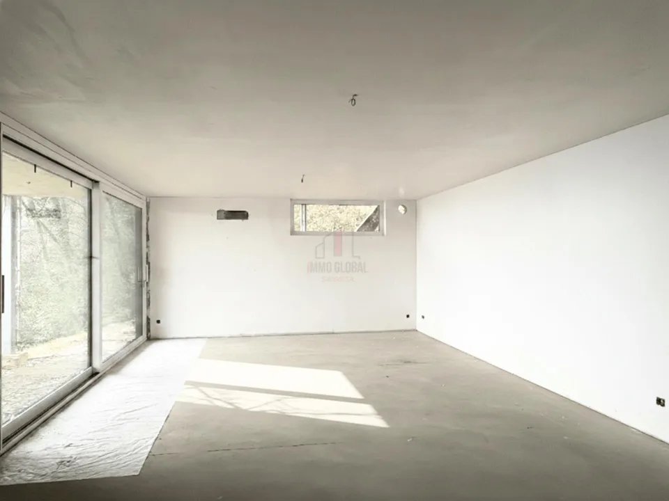 EXCLUSIVE AND SPACIOUS 4.5-ROOM APARTMENT WITH GARDEN IN CAPRIASCA