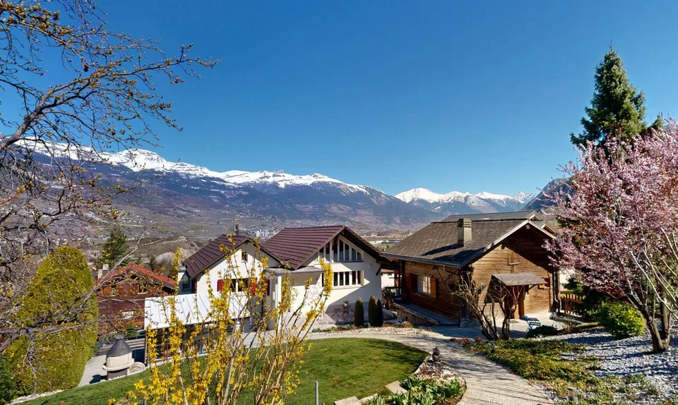 Ensemble immobilier d’exception Maison d'architecte + Raccard + locaux