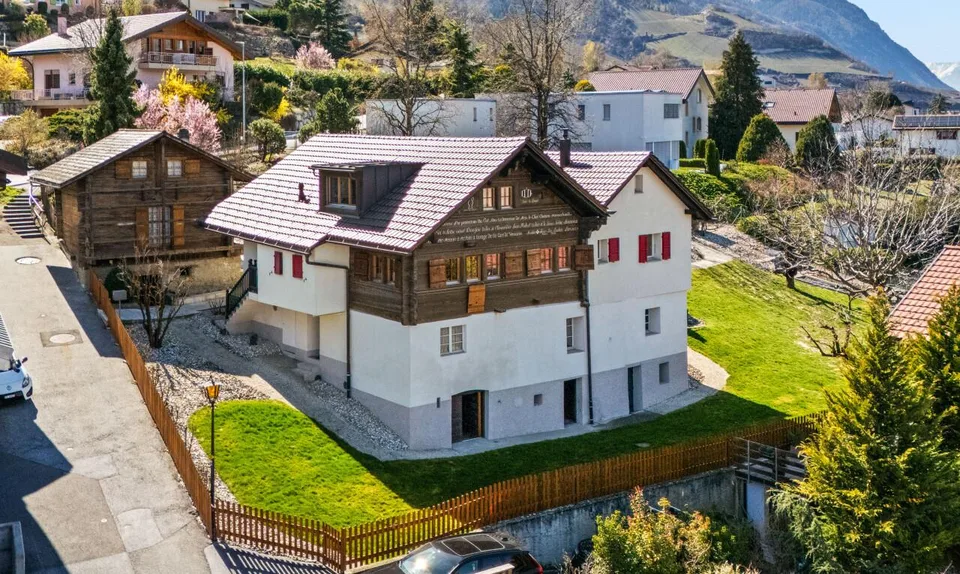 Ensemble immobilier d’exception Maison d'architecte + Raccard + locaux