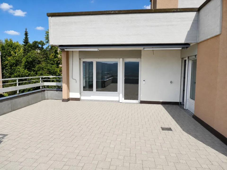 Attikawohnung mit grosser Terrasse und sensationeller Weitsicht – Foto 6 von 11
