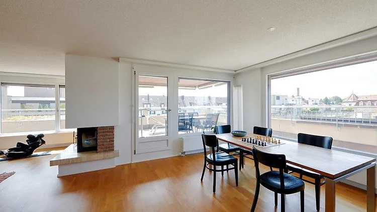 2½ ZIMMER-ATTIKAWOHNUNG IN BERN - LÄNGGASSE, MÖBLIERT, TEMPORÄR