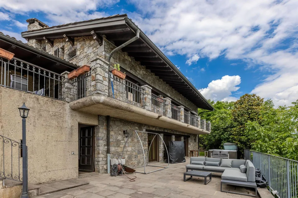 GRANDE VILLA 7 LOCALI CON STUPENDA VISTA LAGO A CIMO-BIOGGIO
