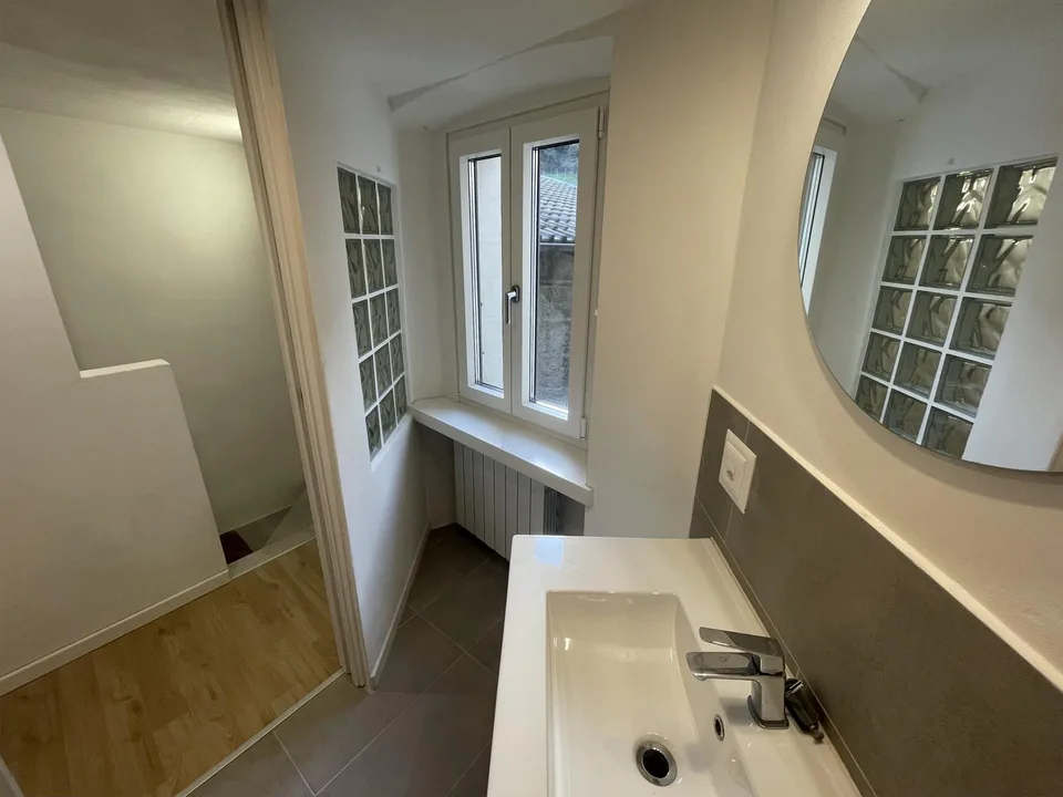 Schöne renovierte Dachwohnung 3.5