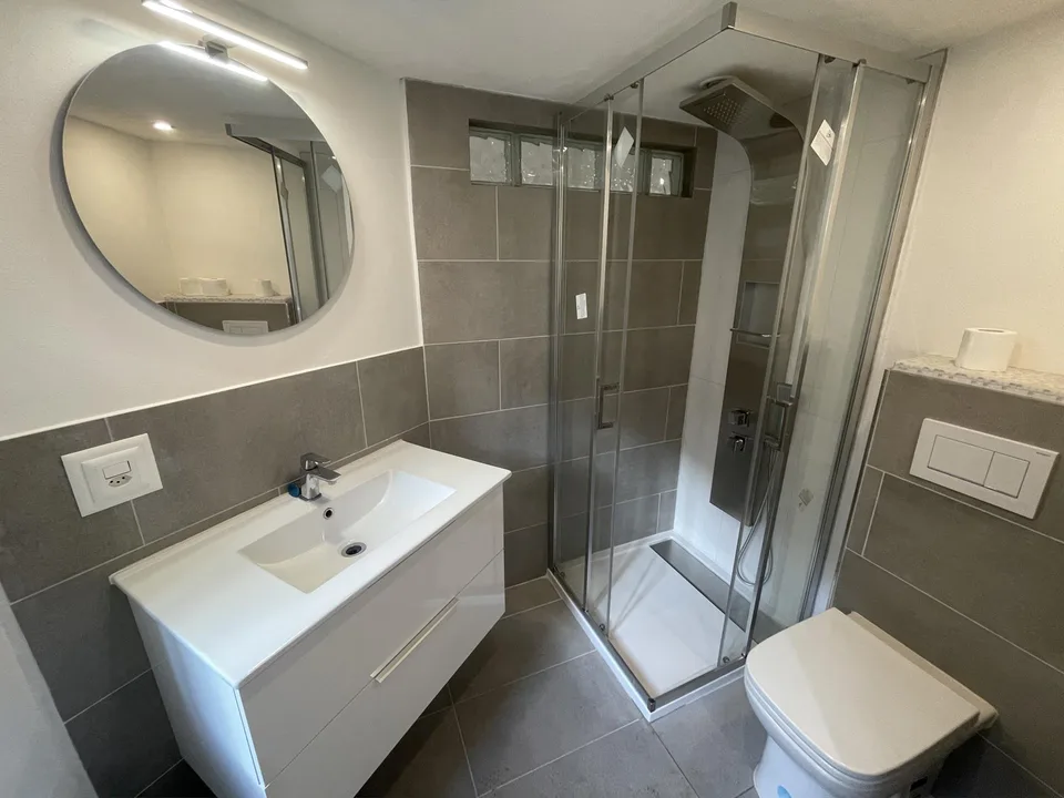 Schöne renovierte Dachwohnung 3.5