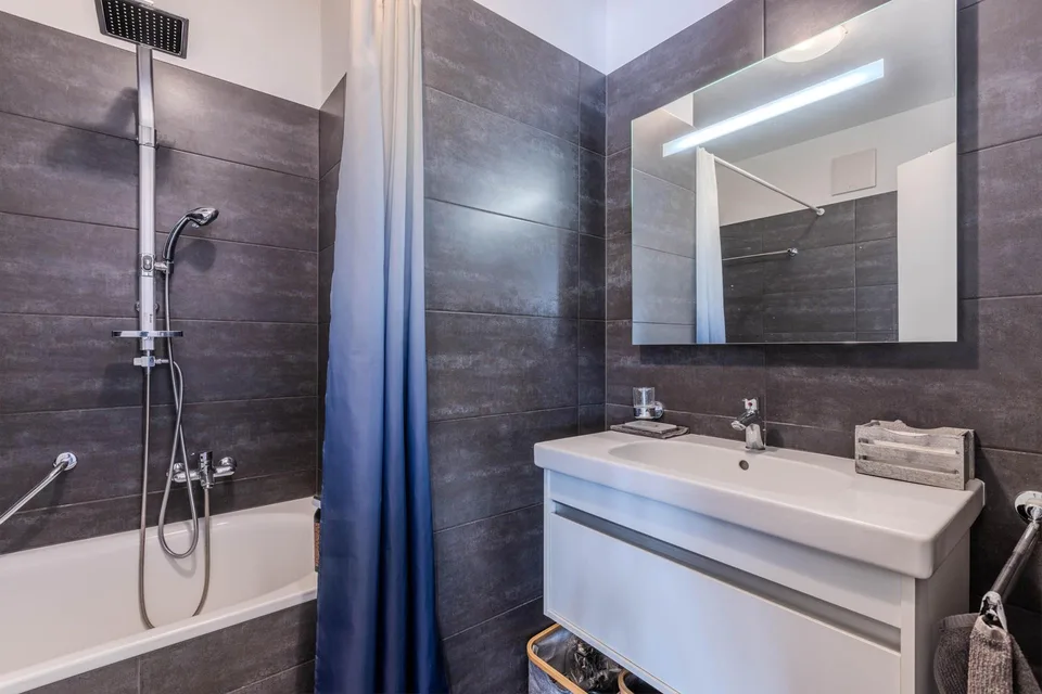 Helles und elegantes 3,5 Zimmer mit offener Aussicht in Porza – Foto 10 von 11
