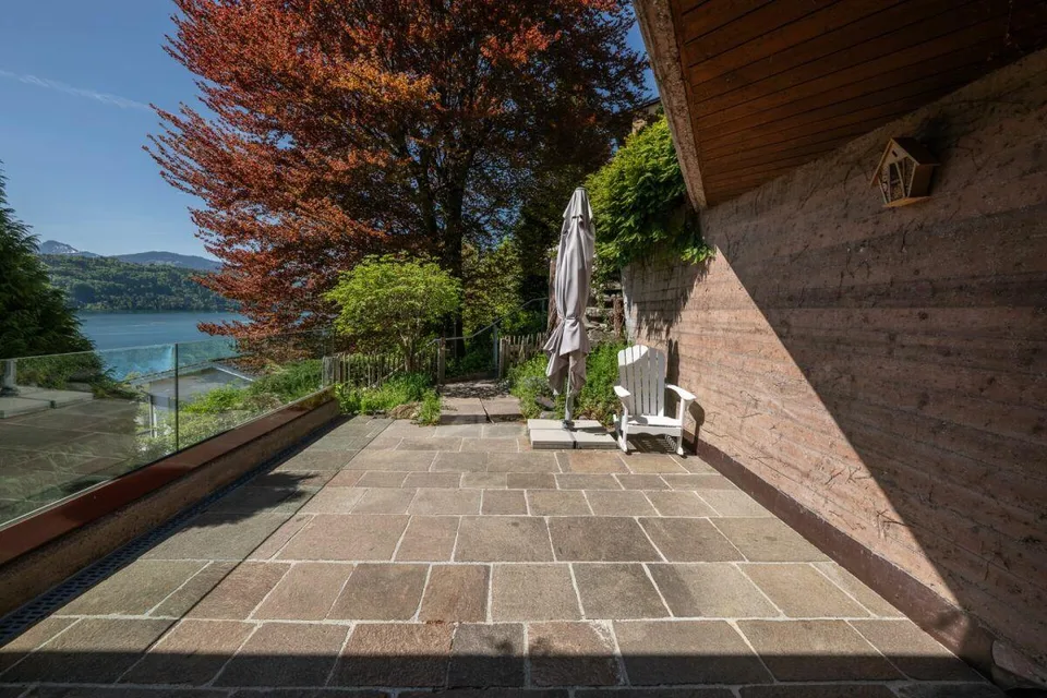 Ampio appartamento con vista sul lago e concept di stanza ben pensato