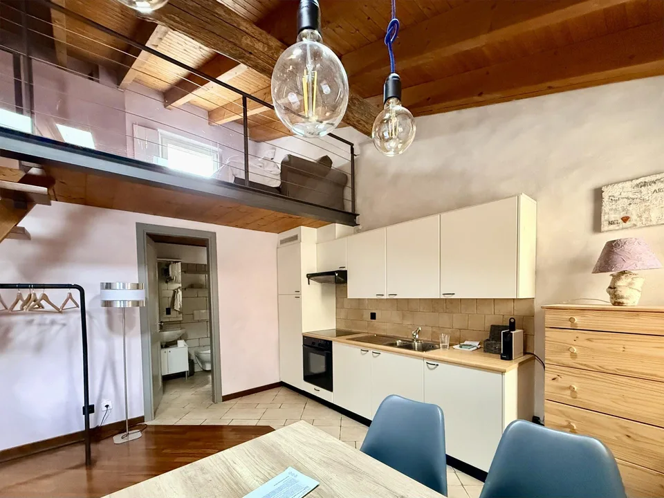 AFFITTASI GRAZIOSI MONOLOCALI IN PALAZZO STORICO A MORCOTE
