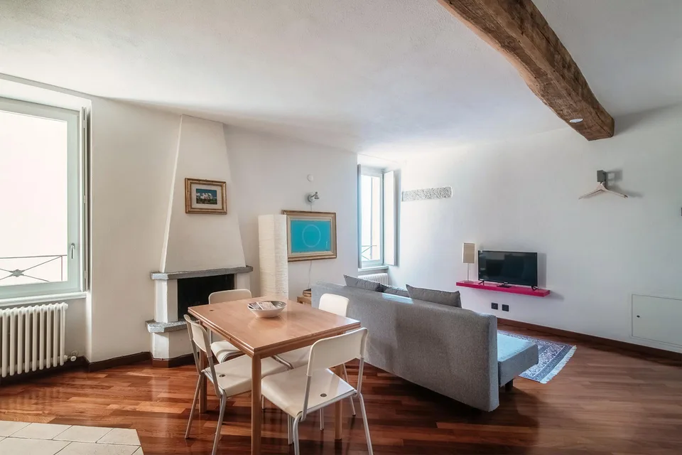 AFFITTASI GRAZIOSI MONOLOCALI IN PALAZZO STORICO A MORCOTE