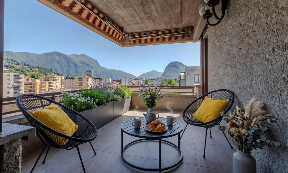 GERÄUMIGES 5.5 ZIMMER WOHNUNG MIT OFFENEM BICK IN LAUFWEITE VON LUGANO