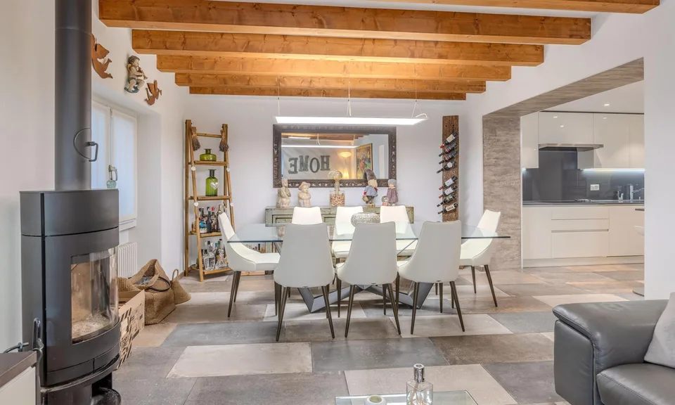 STUPENDA E AMPIA VILLA DI CHARME DI 5.5 LOCALI A MELIDE