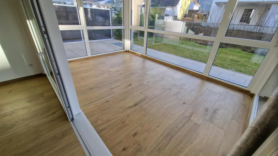 Moderne Wohnung mit eingzäuntem grossen Garten (Hund erlaubt)
