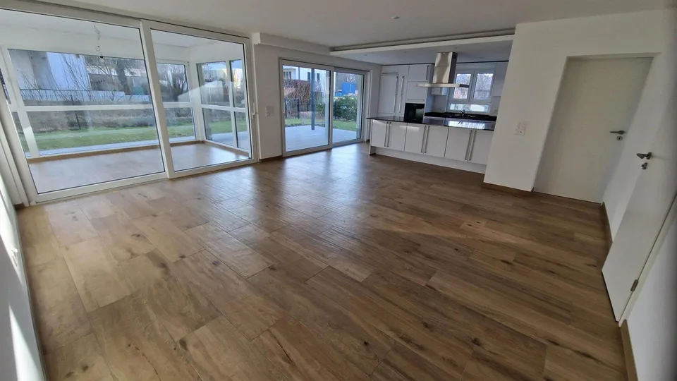 Moderne Wohnung mit eingzäuntem grossen Garten (Hund erlaubt)