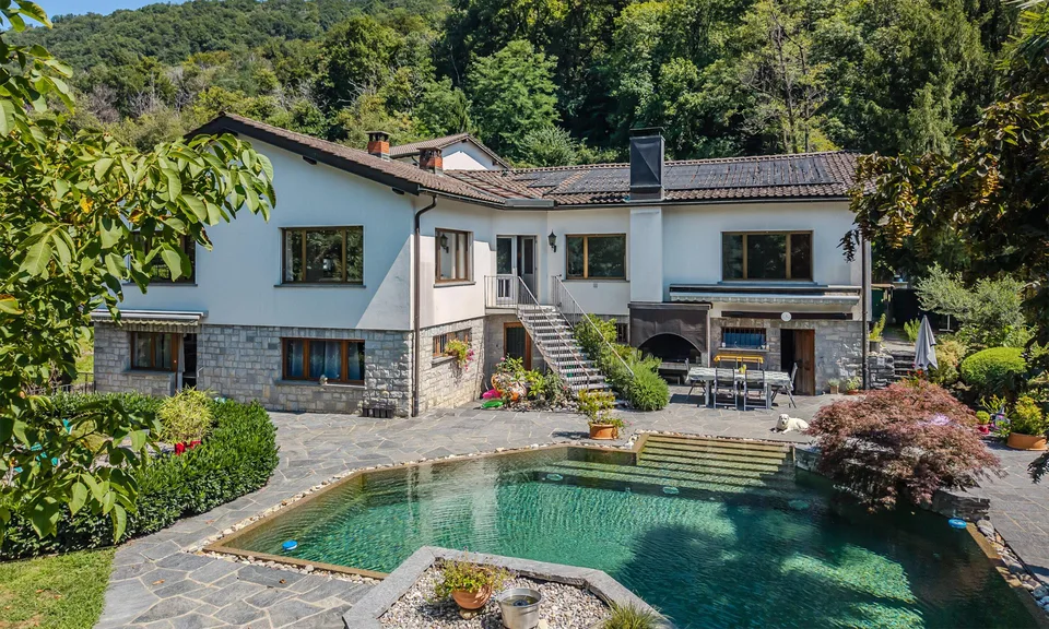 GRANDE E STUPENDA VILLA 11.5 LOCALI CON PISCINA A PURASCA