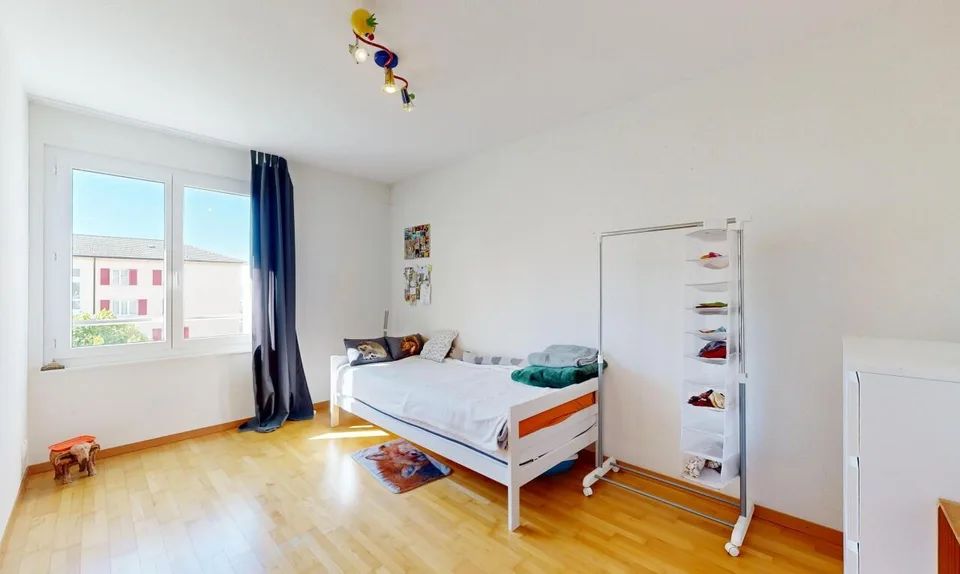 4,5 helle Zimmer in ruhiger Lage, nahe Annehmlichkeiten
