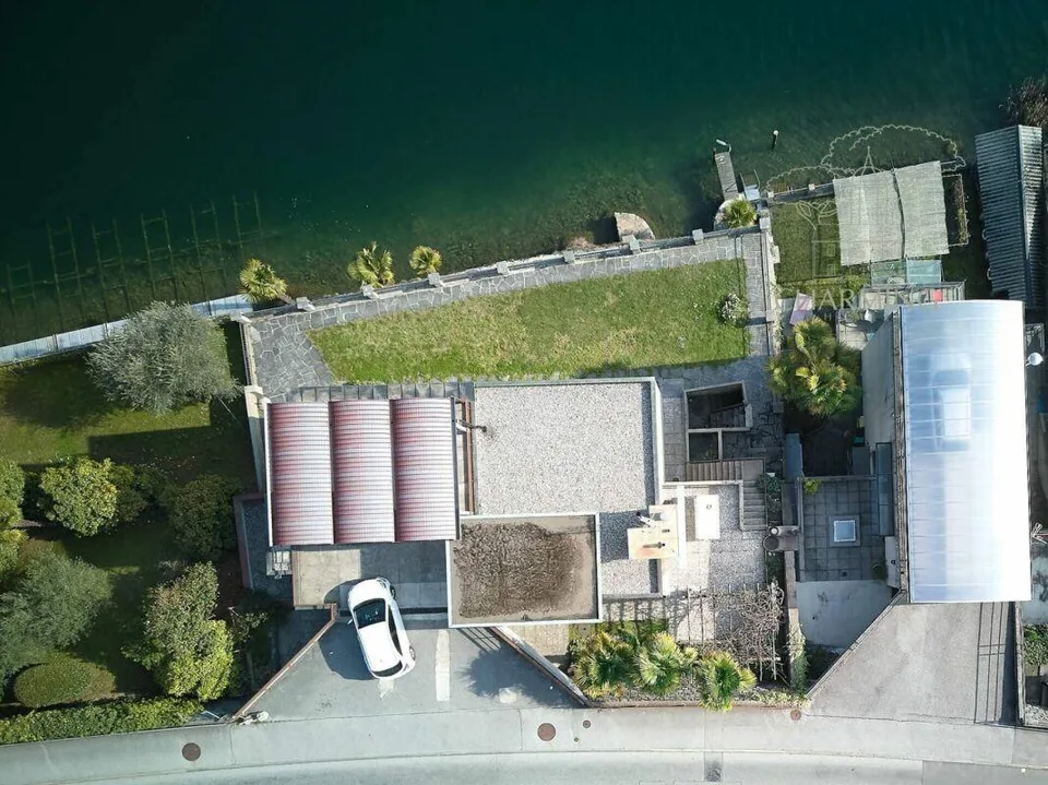 Villa Fronte Lago con Darsena Privata a Morcote