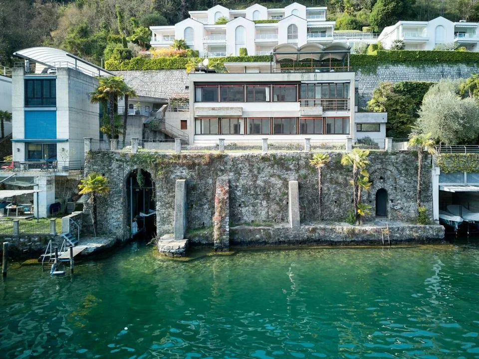 Villa Fronte Lago con Darsena Privata a Morcote