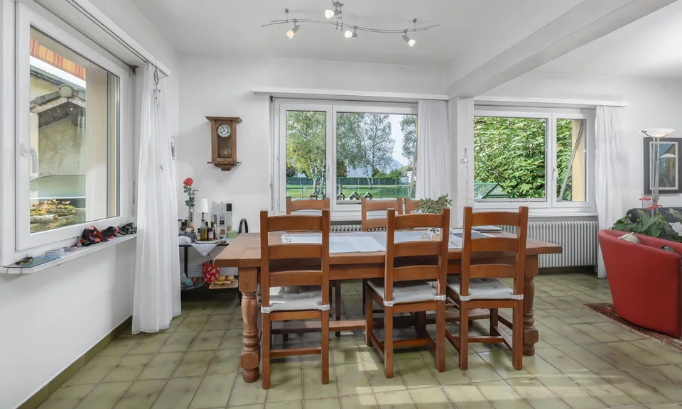 STUPENDA VILLA 8.5 LOCALI CON GIARDINO E GROTTO A GIUBIASCO