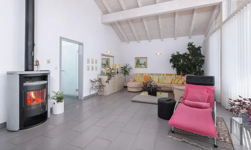 STUPENDA VILLA 8.5 LOCALI CON GIARDINO E GROTTO A GIUBIASCO