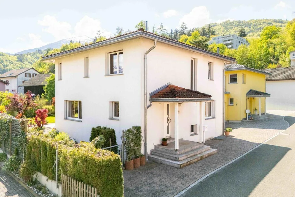 La tua nuova casa: Villa unifamiliare con giardino idilliaco e in una zona residenziale tranquilla