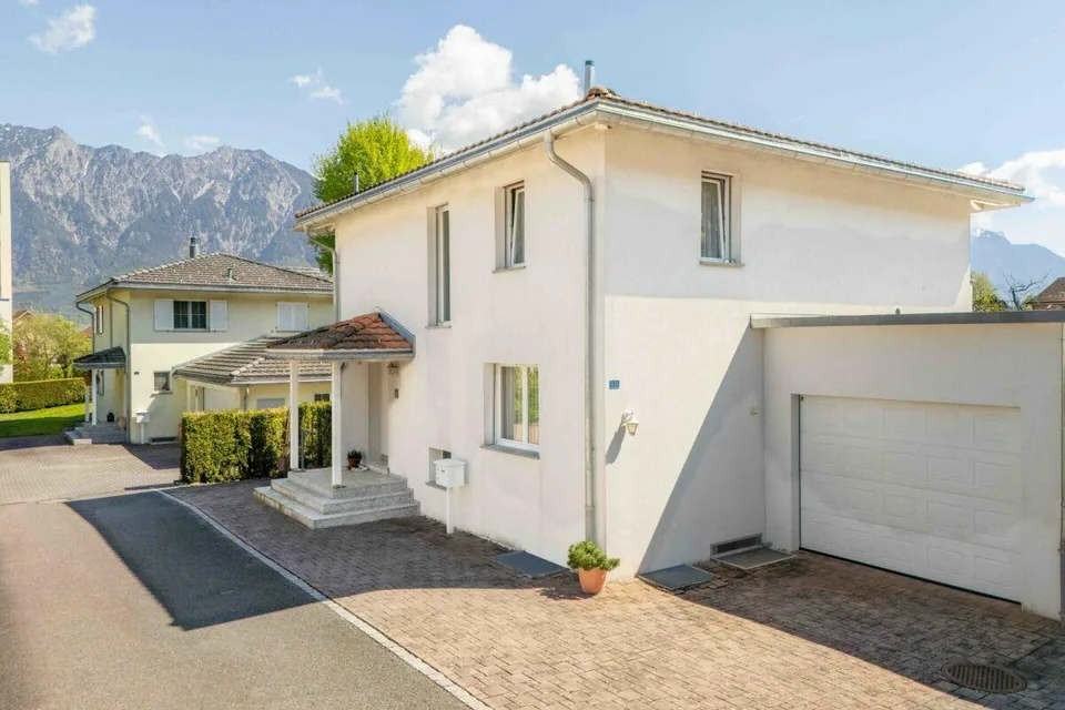 La tua nuova casa: Villa unifamiliare con giardino idilliaco e in una zona residenziale tranquilla