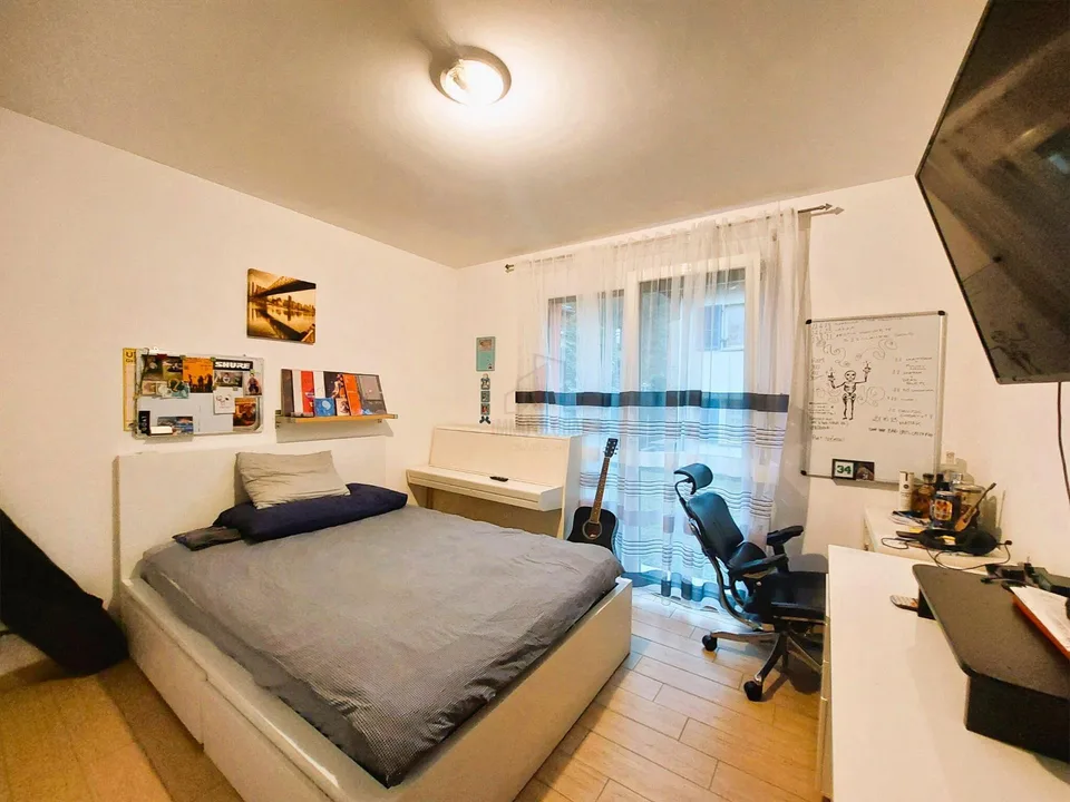 APPARTEMENT LUMINEUX AVEC JARDIN PRIVÉ
